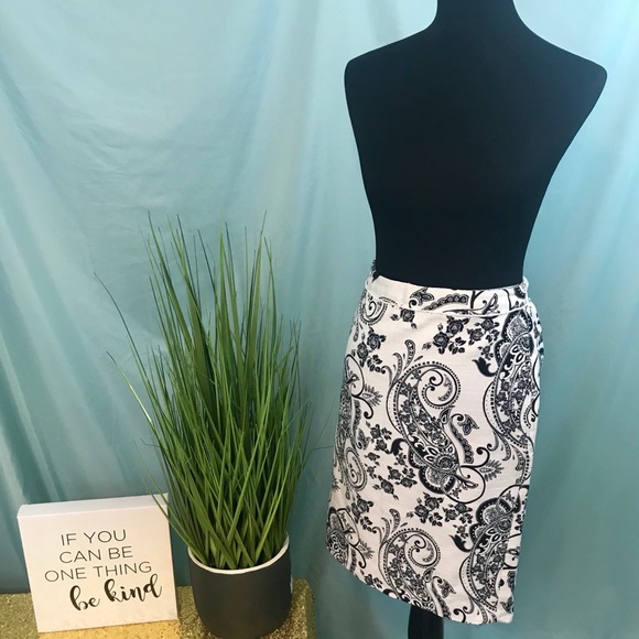White House Black Market Dresses & Skirts - WHITE HOUSE BLACK MARKET paisley pencil skirt 8